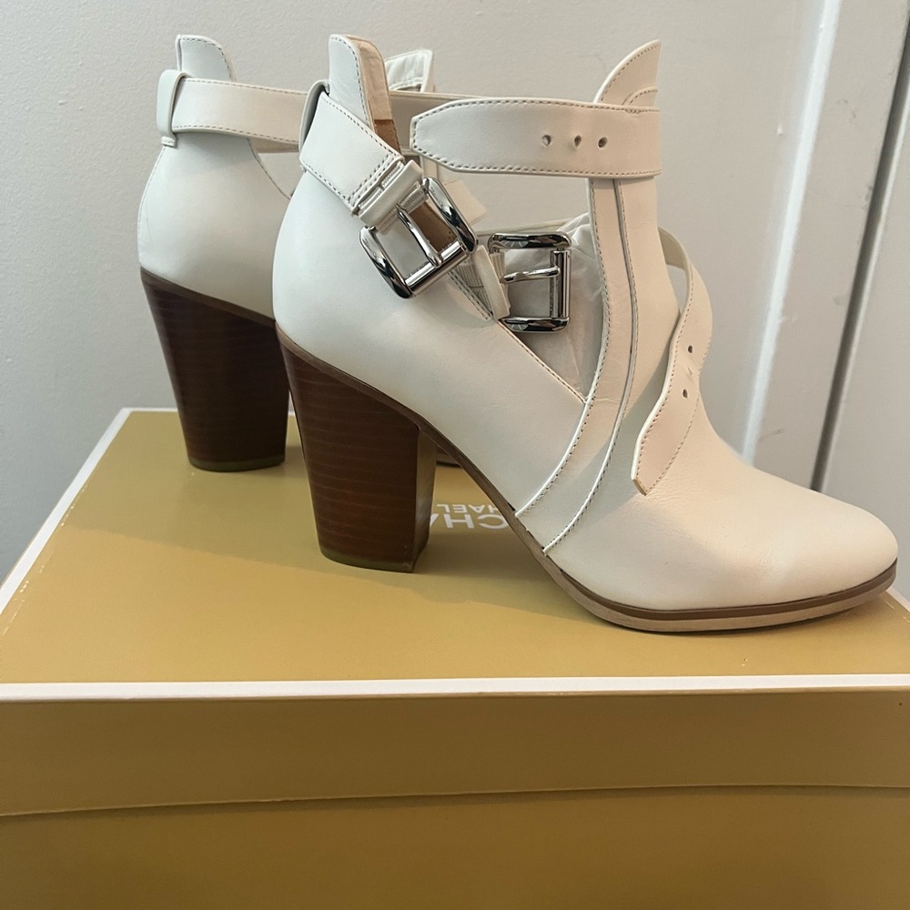 MICHAEL Michael Kors Cream Heeled Boots